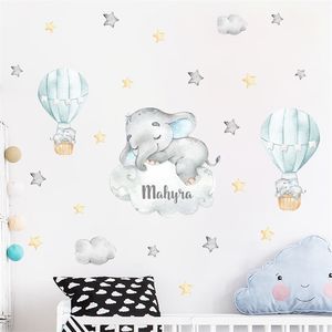 Oso de dibujos animados globo de aire nubes gris azul nombre personalizado pegatinas de pared acuarela vivero vinilo calcomanías de pared para la decoración de la habitación de los niños 220613