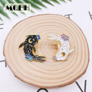 Dibujos Animados lindo Animal flor pez esmalte pines negro blanco Koi carpa conjunto aleación broche insignia accesorios mujer joyería regalo para chico