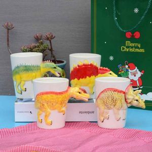 Tasse de lait peinte à la main en forme de dinosaure de dessin animé