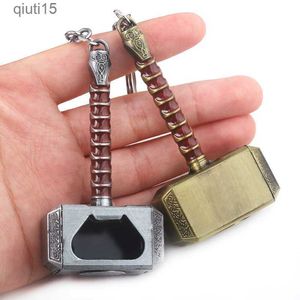 Figuras de dibujos animados Thor Arma Martillo de metal Llavero Moda Accesorios para llaves de coche Abridor de botellas Llavero Fanáticos de la película Regalo Recuerdo Cosplay Accesorios T230425