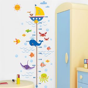 Dibujos animados Shark Fish Boat Altura Medida Etiqueta de la pared para la habitación de los niños PVC Tabla de crecimiento Calcomanías de pared Pósteres Mural Decoración del baño 210420
