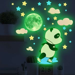 Pegatinas de pared de estrellas para habitación de niños, Luna luminosa, Panda, patinaje de dibujos animados, calcomanías de pared con luz verde brillante para decoración de dormitorio