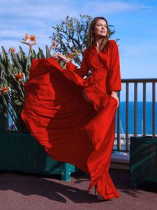 Robes décontractées 2024 printemps / automne style bohémien longueur au sol robe sexy maxi es pour les femmes mariage engagement rouge col en v