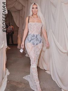 Vestidos informales BOOFEENAA Kim Kardashian Ver a través de encaje Fiesta blanca Elegante Correa de espagueti sexy Sin espalda Vestido largo largo C85-DZ11