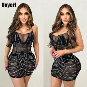 Robes décontractées Celebrity Luxury Party Femmes Strass Diamant Brillant Voir à travers Mesh Sexy Black Bodycon Mini Robe Night Club Outfit