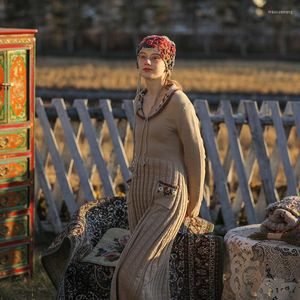 Robes décontractées robe automne hiver femmes Vintage élégant col en v à la main broderie tricot plissé coréen chaud longue laine