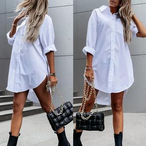 Robes décontractées Chemisier blanc élégant pour femmes, haut printemps/été simple, coupe ample, manches longues, col en V, chemise boutonnée