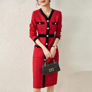 Robes décontractées Robe rouge parfumée française élégante et coupe ajustée col en V de haute qualité petit printemps noir