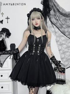 Vestidos casuales estilo gótico vestido lolita oscuro para mujeres 2023 camisole negro de verano dulce correa de encaje sexy princesa
