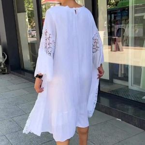 Robes décontractées en dentelle robe midi élégante cousue pour les femmes de fête avec des manches élégantes en vrac en vrac 3/4