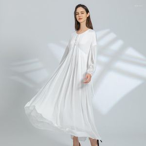 Vestidos casuales amor elegante volantes linterna mangas largas blanco cintura alta seda mujer vestido dulce o-cuello elegante plisado ay101