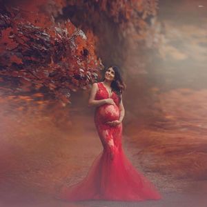 Vestidos casuales Sexy Red Sheer Thru Lace Tulle para mujeres embarazadas Profundo V Cuello Largo Sirena Trompeta Vestido de maternidad para Po Shoot