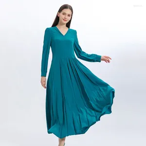 Vestidos casuales Camisa con cuello en V simple Mangas largas Vestido de mujer de seda azul Oficina Damas plisadas Primavera Maxi para mujeres AE1235