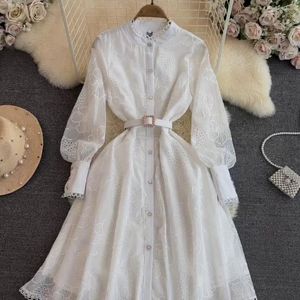 Robes décontractées printemps automne Vintage femmes robe tempérament col montant lanterne à manches longues simple boutonnage Crochet évider femme