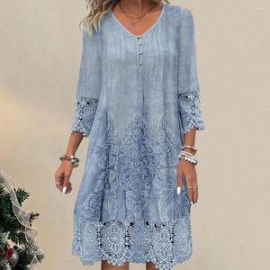 Robes décontractées robe d'été élégante en dentelle brodée V MIDI Neck pour les femmes Longueur du genou de style vintage avec trois quarts