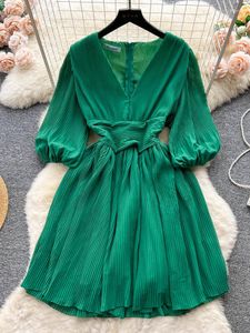 Robes Décontractées D'été Vintage Femmes Violet / Jaune / Vert / Bleu Mini Robe Drapée Élégant Col En V Manches Bouffantes Taille Haute A-Line Vestidos Femme