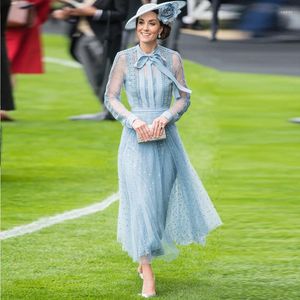 Vestidos casuales Super calidad princesa Kate's mismo otoño mujeres flocado soluble en agua encaje largo elegante vestido azul