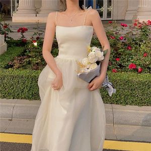 Vestidos casuales dulces elegantes vestidos largos de hada blanca correa de fiesta sexy 2022 verano boda vintage velada victoriana coreana