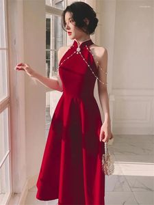 Robes décontractées vins rouges robes vestimentes pour femmes couleurs de couleur un collier debout