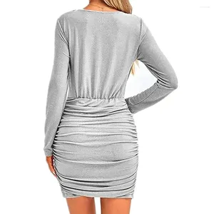 Robes décontractées Femme Bodycon Robe Sparkling Mini chic Cowl Neck Long Manche à manches ruée Cocktail Cocktail Mariage Tenue invité Femme