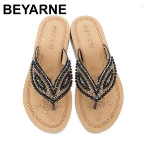 Chaussures décontractées 2024 Fashion Sandales pour femmes Summer à l'extérieur des pantoufles de plage femelles Femelle Flip Flip flip flops Women House