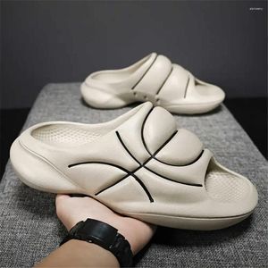 Chaussures décontractées 44-45 surdimensionnées de style chinois sandales de plage pour enfants pantoufles à emporter par la maison homme baskets sport luxe super offres YDX2