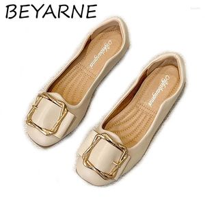 Zapatos informales Beyarne Estilo europeo cómodo decoración de metal de cuero cuadrado Botthido suave Mujeres embarazadas Zapatos de