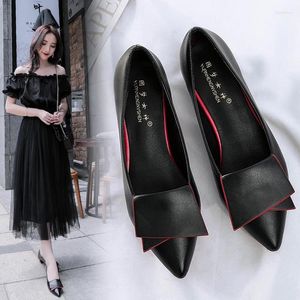 Chaussures décontractées Black / Red / White Leather Femme plate Pointed Toe Ruffles Flats Élégants dames ol Slip on Locs Moccasin Y763