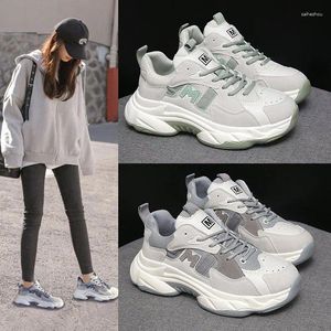 Chaussures décontractées marque femmes Style tout-match Style coréen Ultra-feu plate-forme rue raquette pieds baskets femmes