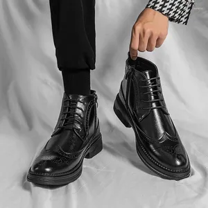 Chaussures décontractées Business Robe High Top Fashion Classic Classic Bloganes Men de cuir Sleit Slip-On Oxfords Party Mariage pointu
