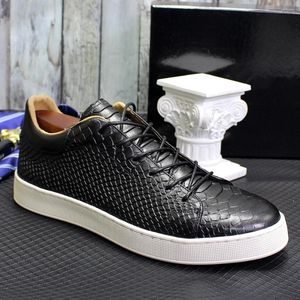 Zapatos informales Patrón de cocodrilo hombres de lujo de cuero genuino zapatillas de deporte de cuero masculino encaje de moda de moda real A116