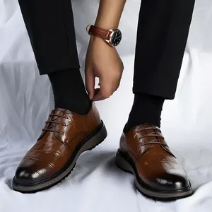 Zapatos casuales marca de moda versión coreana puntiagudos versátiles zapatos de cuero pequeños para hombres con cordones marrón/negro cómodos