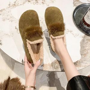 Zapatos casuales para mujeres 2024 Mocasines de piel de moda de invierno Femenino Femenino Cálido Furno Furno Suave Solar Slip-On Flat Ladies Damas