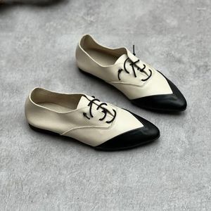 Zapatos informales hechos a mano, zapato único puntiagudo de cuero con banda de cordón elástico de Color de contraste para mujeres cómodas y planas