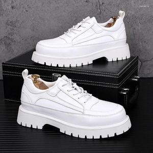 Chaussures décontractées Style coréen Fashion Fashion Cuir Original Lace Up Plateforme Shoe Business Robe Black White White Designer Footwear Mans