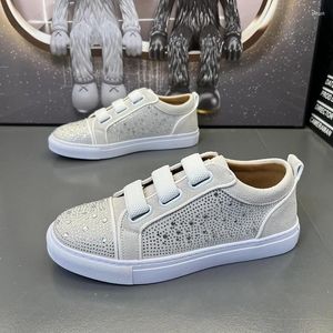 Zapatos informales Estilo coreano Hombres de gamuza para hombres Rhinestone Riverios de cuero de cuero Punk Hip Hop Flats Flats Platform Footwear