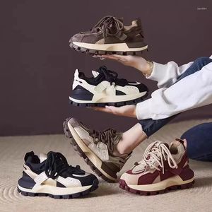 Chaussures décontractées Cuir Waffle Forrest Gump Femmes Automne Couleur d'hiver Matchage Sole épaisse Velvet PU Lace Up Soft Sports