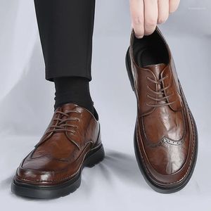 Chaussures décontractées Classic's Classic Retro Brogue Patent Leather Mens Lace-Up Robe Business Office Men Party Wedding Oxfords Tailles 38-44