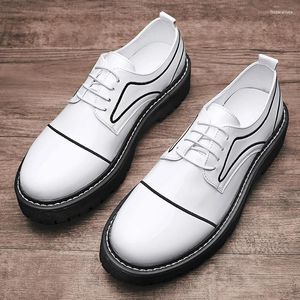 Chaussures décontractées mode masculine noir blanc cuir en cuir derby chaussure de promotion de bal de bal de bal de conception de plate-forme de créateurs de baskets pour adolescents