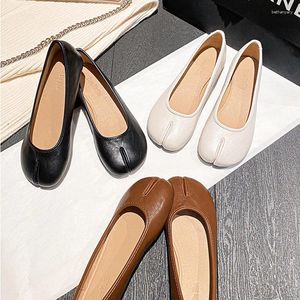 Chaussures décontractées Nouveauté Trotter Femme Tabi Ninja Split Toe Flats 2024 Japonais Ladies Lolita Slip on Molding Solid Leather Moasines Mujer