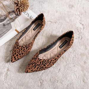 Zapatos casuales Patrón de leopardo de los pies puntiagudos Mujer mocasines de la masa de bailarina