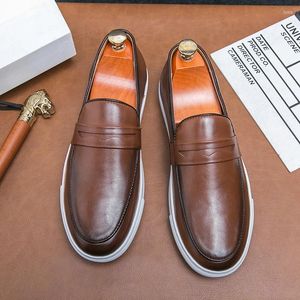 Zapatos informales que venden mocasines para hombre, vestido plano de alta calidad de cuero genuino para el hogar, Europa América