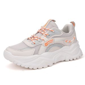 Chaussures décontractées Printemps nouvelles semelles épaisses augmentent les chaussures de papa de sport populaires Mode féminine polyvalente respirante chaussure unique semelles souples tendance 029