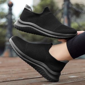 Chaussures décontractées Summer Walking For Men Sports Sneakers Lightweight Breathable Mesh Women Fashion Fashion Outdoor Flats Taille 35-45