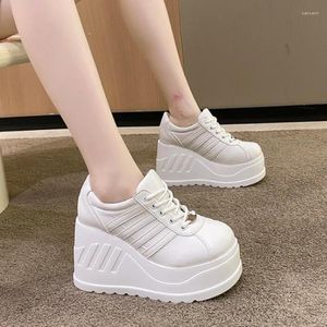 Zapatos casuales Tenis Feminino Punk Style Style Shoe Shoe Vintage Japanese Slope Heel College Sneakers Zapatillas de Mujer