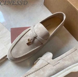 Chaussures décontractées Femmes chaussures plates kaki daide en cuir chaussures de marche en métal serrure en métal modes paresseux causaux moccasins confortables mules chaussures de conduite t240409