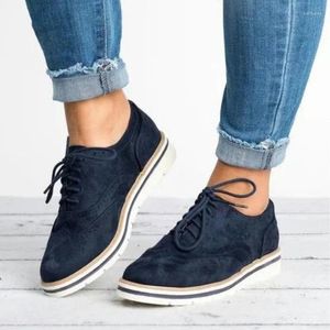 Chaussures décontractées Femmes Flats Oxfords Découpes Lace Up Platform Pu Leather dames non glissant les chaussures femelles respirantes