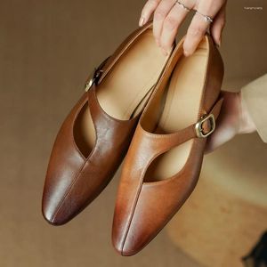 Chaussures décontractées en cuir authentique en cuir boucle en métal pointu pointu les plats à glissade à plats simples couleurs rétro féminines quatre saison