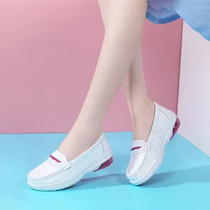 Chaussures décontractées femmes blanc en cuir souple infirmière compensées hauteur augmentant sans lacet chaussures d'allaitement pour