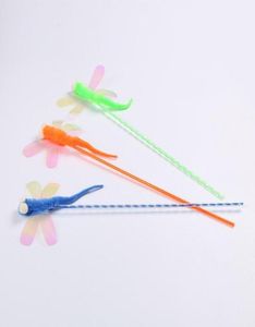 Cat Toys 1 PC Colorido Sounding Dragonfly Feather Rod Rod Teaser Entrenamiento interactivo Pet Fun Supplies275F3136578